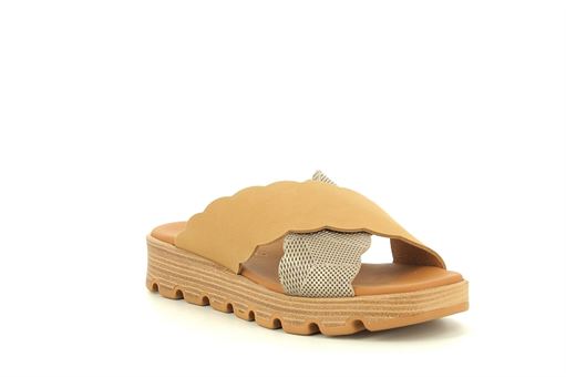 PAULA URBAN 26572<br>Camel