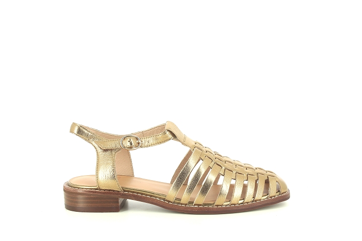 Emilie karston nu pied jipas or