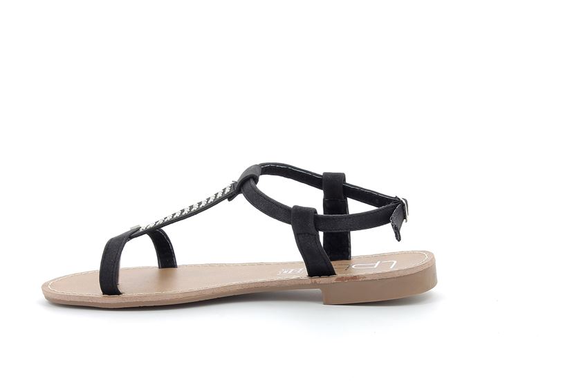 nu pied les petites bombes