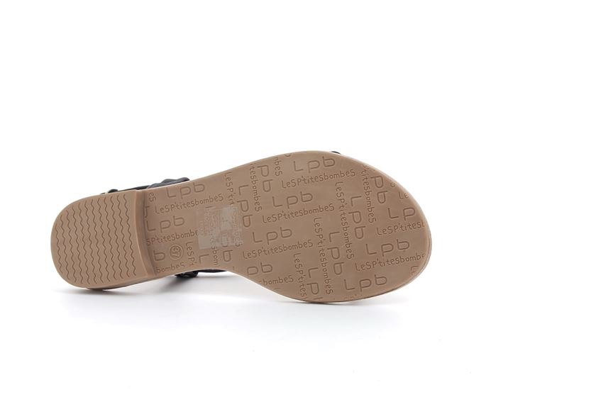 nu pied les petites bombes